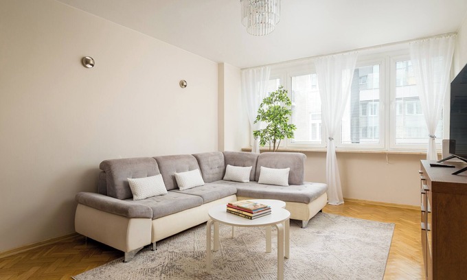 Mirow Apartment | Krochmalna Spacious Apartment