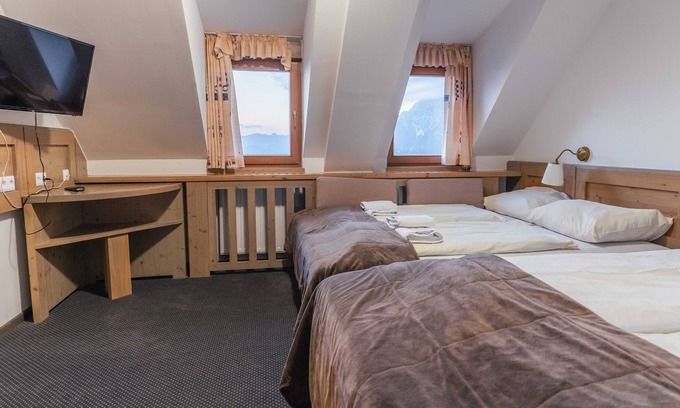 Ambroz pod Krvavcem House | Krvavec Quadruple room 1