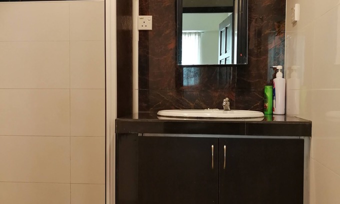 Kuala Lumpur City Centre Condo | Kuala Lumpur City Center 120 Meter To PWTC LRT Station吉隆坡太子世界贸易中心旁的公寓近地铁站