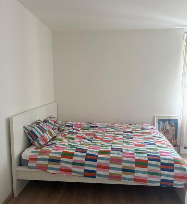 Vrsovice Apartment | Kubánské náměstí