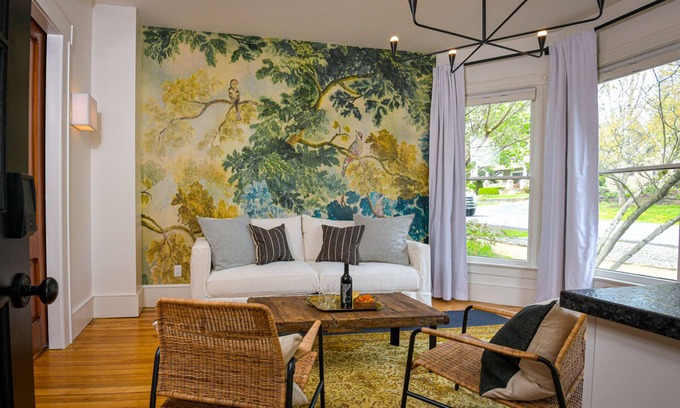 Jacksonville House | Kubli Haus - Suite #1 ~ Luxury, Style & Location, 1 block to Britt