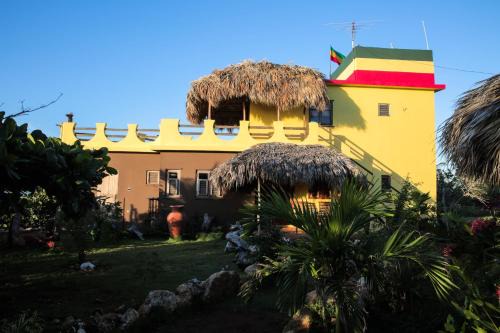 Treasure Beach House | KuDehya Guesthouse