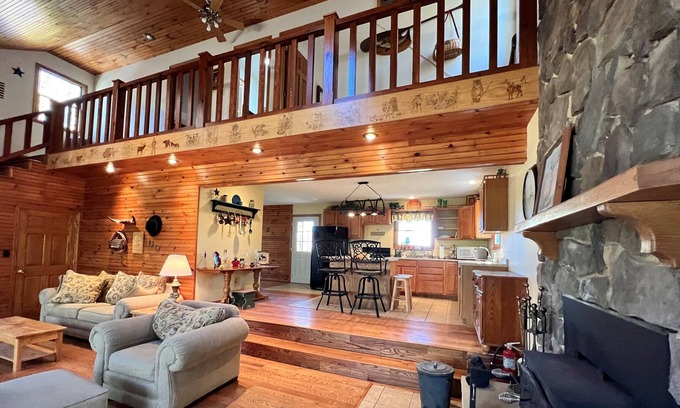 Huttonsville Cabin | Kumbrabow Remote OffGrid Fireplace 3DTour Solar