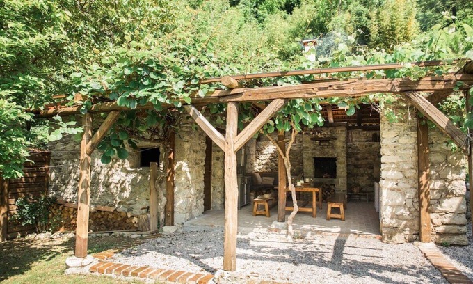 Tolmin House | Kuninez, holiday home on top location with summer kitchen