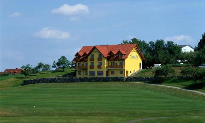 Burgauberg-Neudauberg Apartment | Kunstcafe Rooms