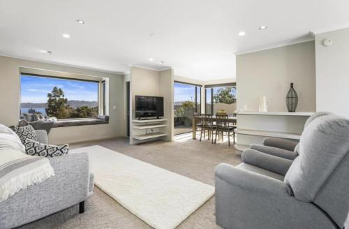 Hilltop House | Kurupae House - Taupo Central