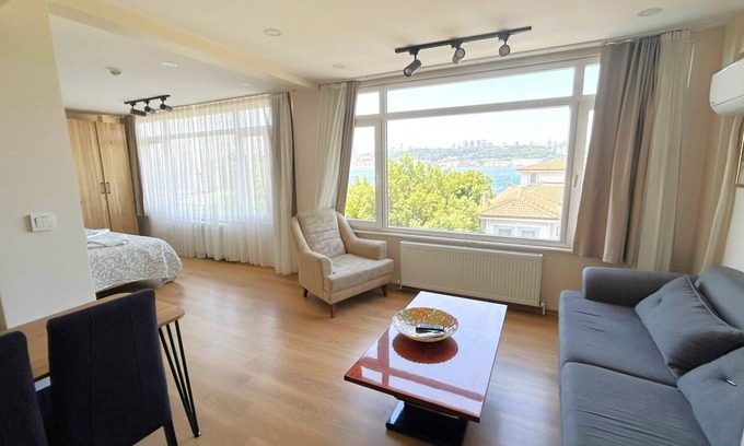 Uskudar House | Kuzguncuk View