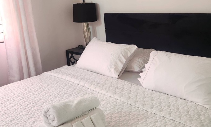 Discovery Bay House | KV Cozy escapes Charming 2-bedroom house with AC, WiFi in fabulous Discovery Bay