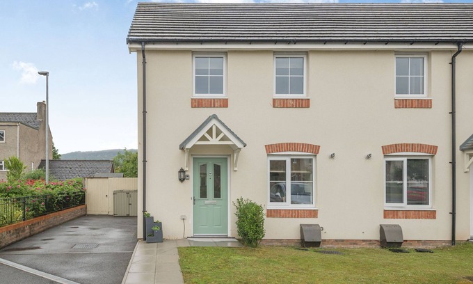 Monmouth Cottage | KYMIN VIEW, family friendly, with a garden in Monmouth