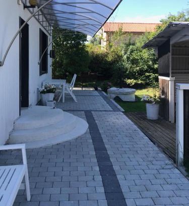 Soder Apartment | Lägenhet med trädgård och egen parkering