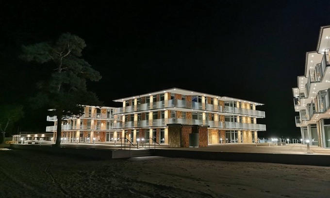 Aahus Apartment | Lägenhet på Stranden i Åhus med Havsutsikt och Närhet Till Spa & Utomhuspool