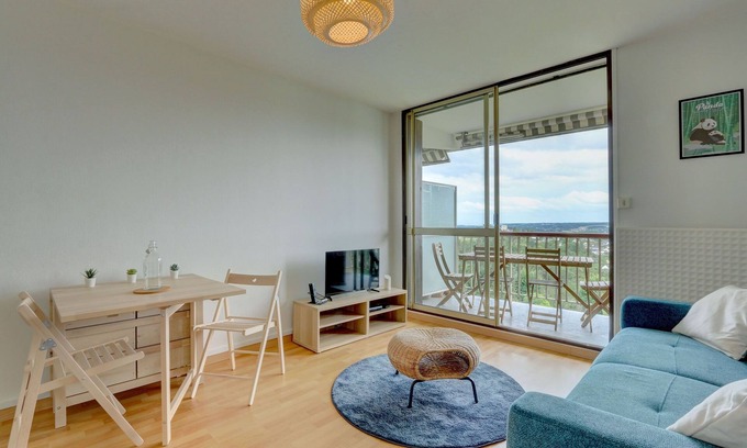 Montrichard Val de Cher Apartment | L'Écrin d'Elteville - Charmant studio