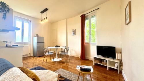 Chateauvert Apartment | L'Écrin Sévigné - Wi-Fi & Near Train Station