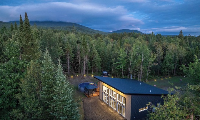 La Patrie Ski Chalet | L'Étoile Filante/Spa/Rivière/Table de Pool
