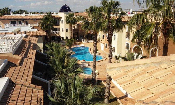 Los Alcazares Apartment | L.A. Apartment