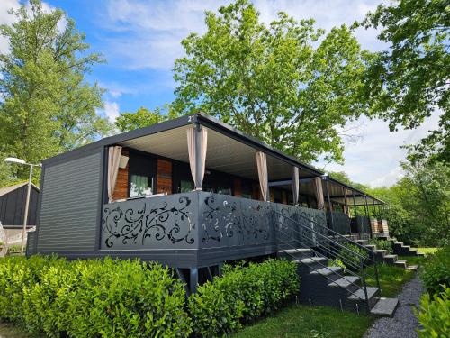 Metlika House | L&A Mobile House