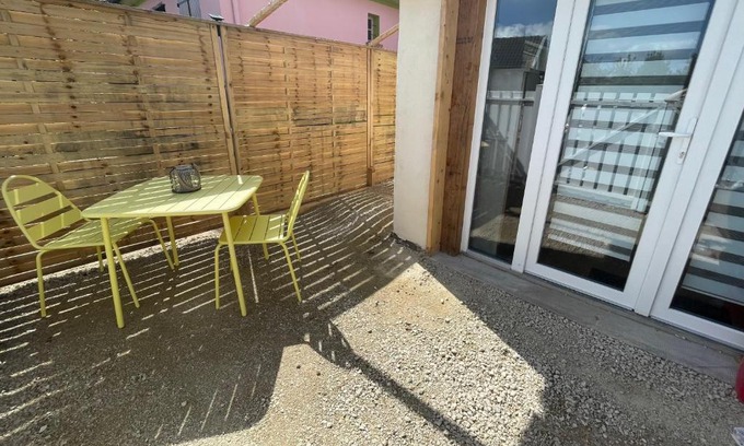 Saint-Julien-les-Villas Apartment | L agréable