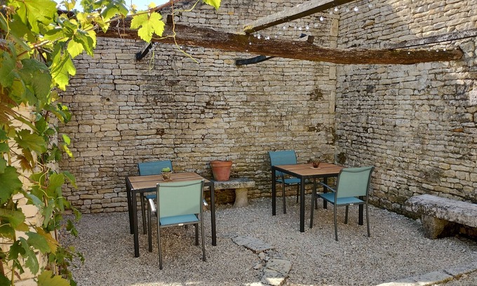 Aubigne Bed & Breakfast | L ancien Cafe - Luxury Suites and Gites