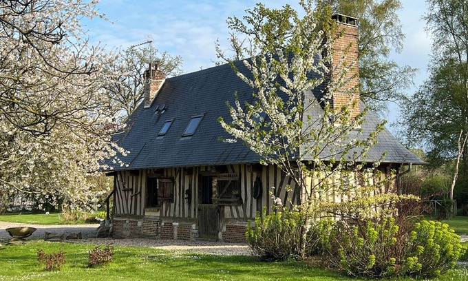 Flancourt-Catelon House | L'Ancienne Écurie with fireplace and garden: An Authentic and Friendly Escape