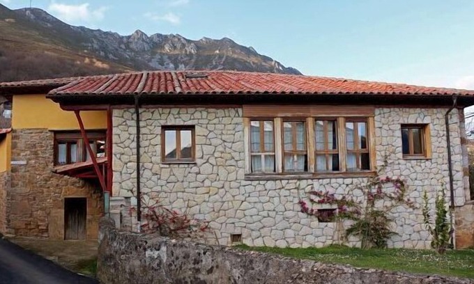 Leiguarda Cottage | L'Andorvio house for 11 people