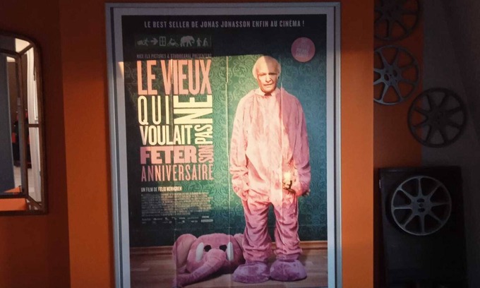 Sedan Apartment | L'appt du vieux qui ne voulait pas fêter son anniversaire park. privatif gratuit
