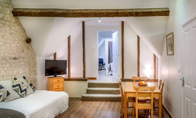 Cussay Apartment | L'Arc de Charme - Spacious, charming 1st floor Apartment in a cours de ferme