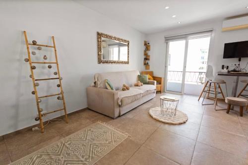 Antibes Old Town Apartment | L'Aristide - Hypercentre - Spacious - AC
