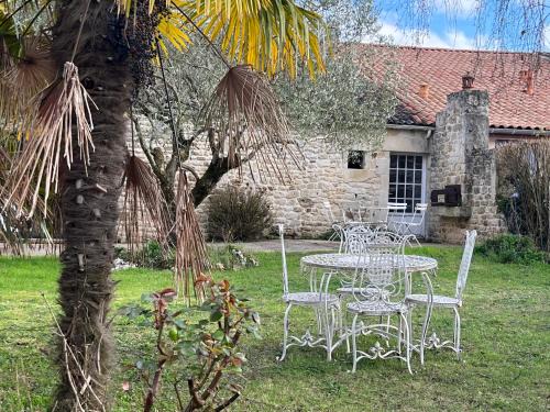 Taillant House | L'ARONDE GITES " La Cassine "