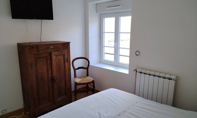 Saints Apartment | L' ART Appart from 2 to 4 pers, 7 min from coulommiers, 25 min from Disneyland Paris