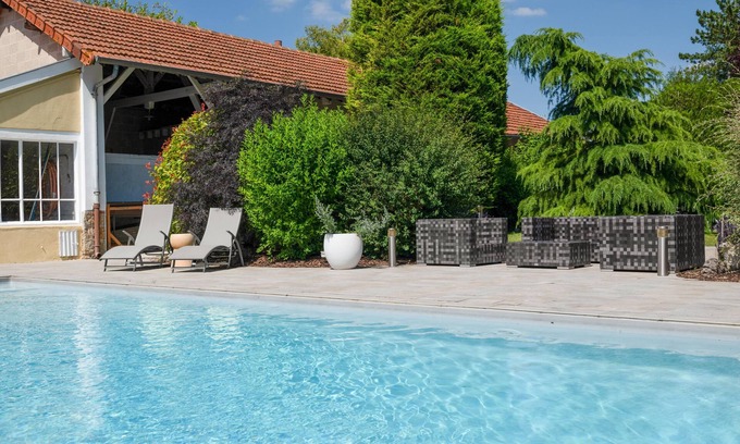 Saint-Hilaire-le-Petit House | L'artbanne Le Domaine
