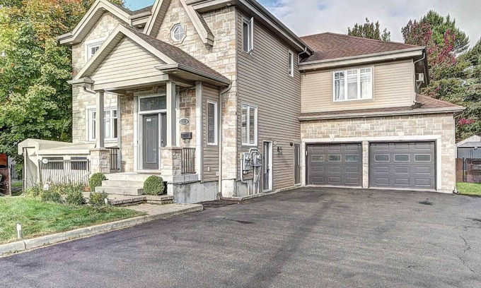 Pont-Rouge Apartment | L'Artiste | Chic condo à Québec