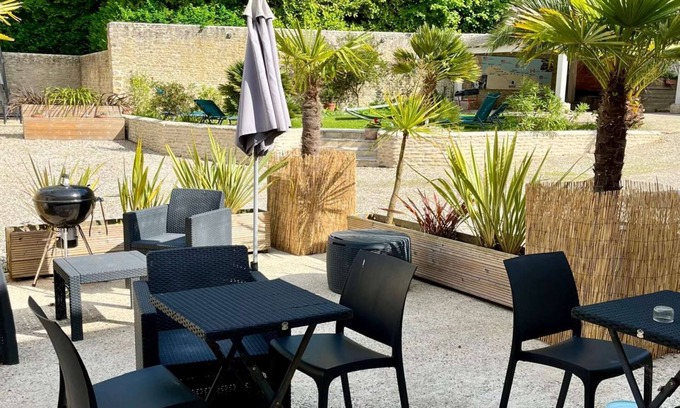 Saint-Come-de-Fresne Apartment | L'Aster, with pool access and jacuzzi