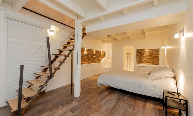 Saint - Aubin - Dupuy Apartment | L'Aubuisson - Appt climatisé avec terrasse privée