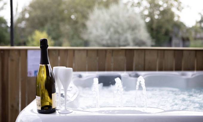 Esplanade Boat Rental | L Avoine Jacuzzi - La péniche de Fabrice