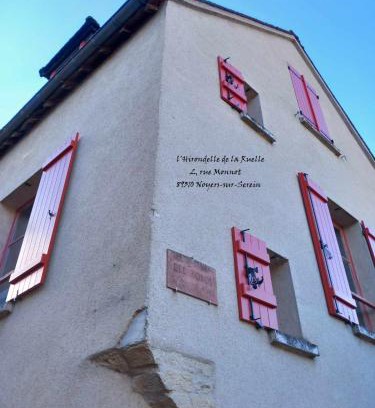 Noyers-sur-Serein House | l'Hirondelle de la Ruelle
