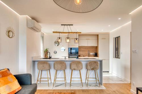 Saint-Genis-Laval Apartment | L'Horizon - Climatisé - T2 proche Hôpital Lyon Sud et métro
