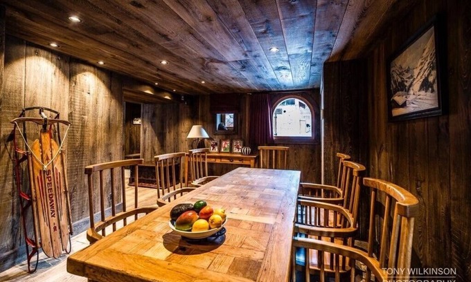Le Cret Apartment | L'Illaz - Luxury 4-bedroom apartment with log fire in the centre of Val d'Isere