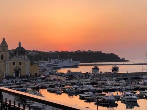 Procida Bed & Breakfast | L'Isola Del Postino Rooms