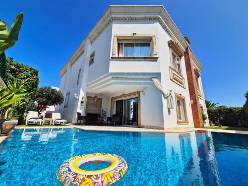 Les Berges Du Lac II Villa | L'Orchidée - Villa de luxe avec piscine chauffée, ascenseur privatif et vue sur le lac de Tunis