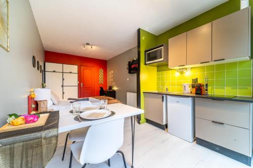 Lambersart Apartment | L Orea - Canon d Or - Terrasse - Wifi - Parking Gratuit