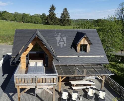 Besse-et-Saint-Anastaise Apartment | La Belle Etoile
