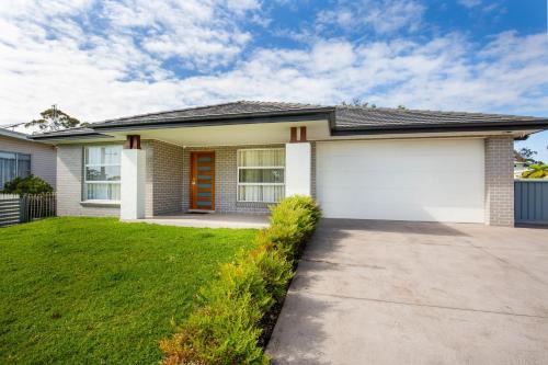 Sanctuary Point House | La Belle Vie 1 Min Walk to Basin Walking Track
