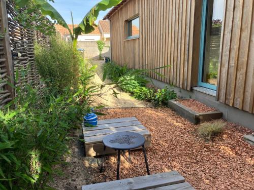 Saint-Sebastien-sur-Loire House | La Bonbonnière en bois, Maison passive, Draps inclus, Parking sur rue facile & gratuit