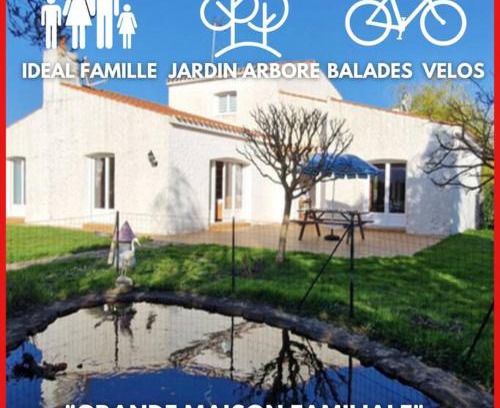 Talmont-Saint-Hilaire House | "LA BUISSONNIERE" Maison familiale 10 personnes, grand jardin arboré, entre centre ville et océan