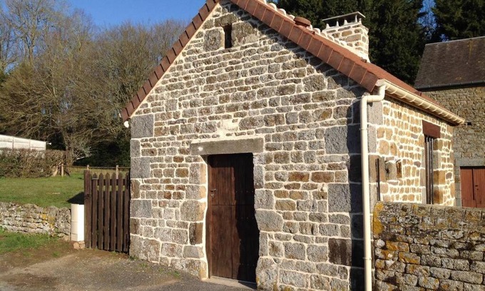 La Foret-Auvray House | La Cahute, gîte étape