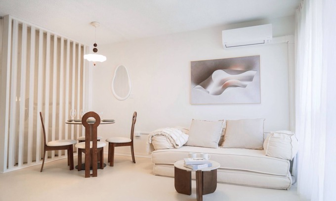 Bondi Junction Apartment | La Casa Bondi- AC/Rooftop Pool/Designer Style -6 mins bus ride to Bondi Beach