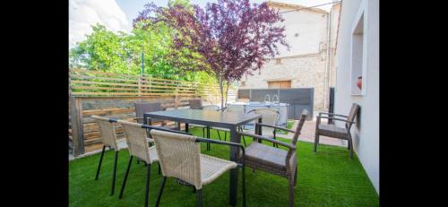 Cerezo de Abajo House | La Casa del Maestro