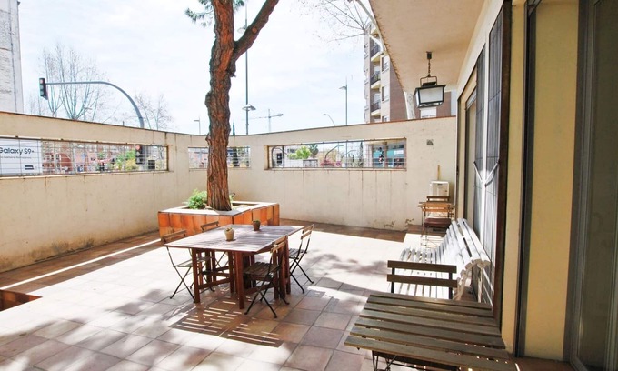 Badalona Ski Chalet | La casa del Pi · House in the city, next to Barcelona and beach