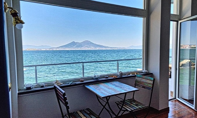 Posillipo Apartment | LA CASA SULL’ ACQUA