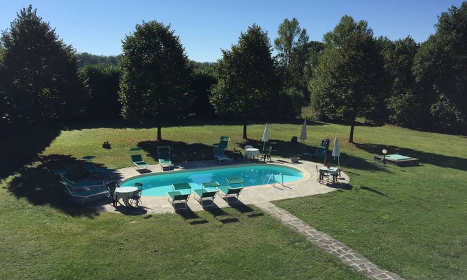 Filattiera Villa | La Casatorre di Ponticello. Casale di campagna con ampio giardino e piscina